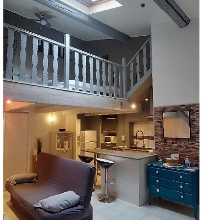 Petit cocon pour 2 à 4 personnes en centre ville Appartamento Nîmes Esterno foto